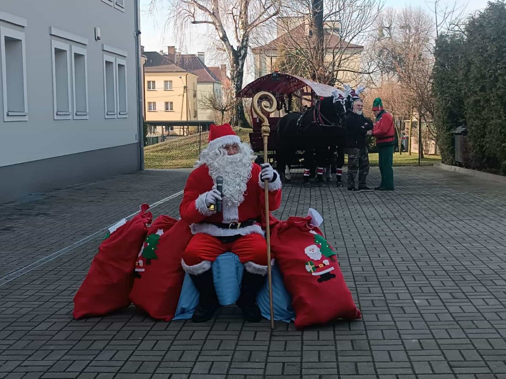 Święty Mikołaj z prezentami