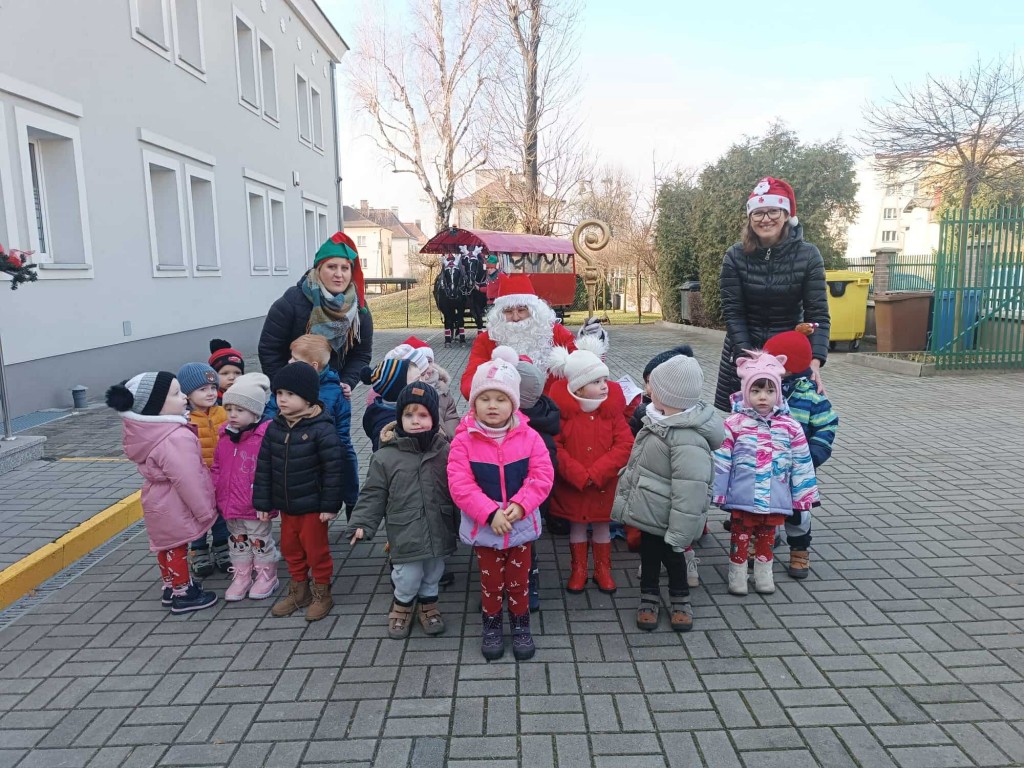 Grupowe zdjęcie z Mikołajem