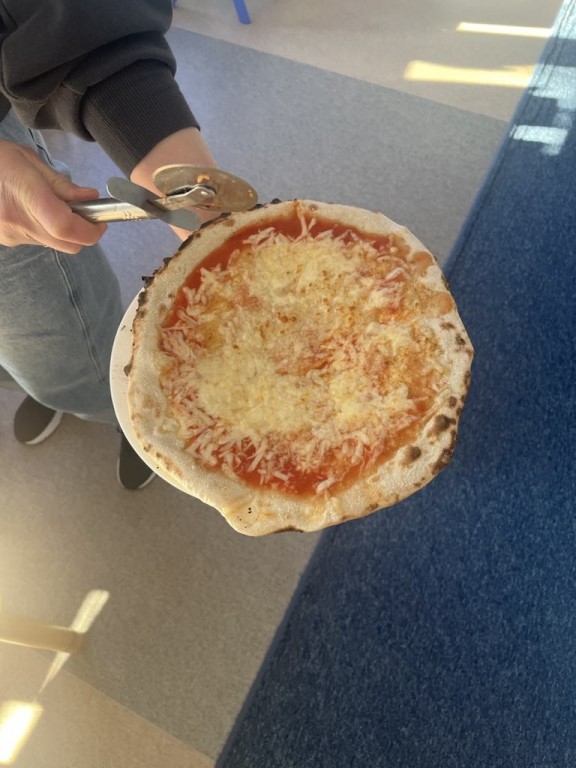 gotowa włoska pizza