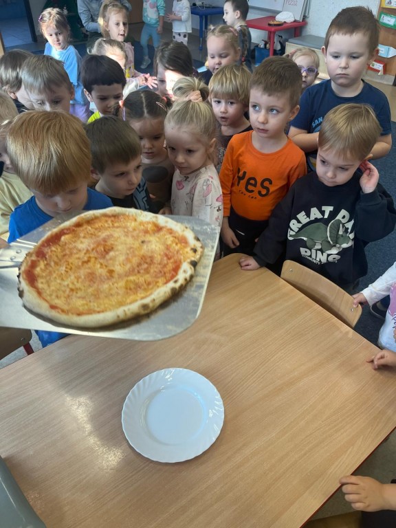 pizza prosto z pieca
