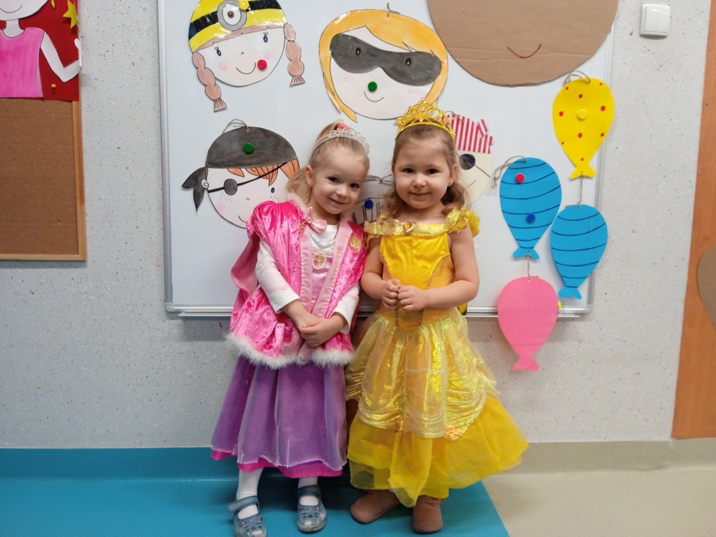 dziewczynki ksiezniczki na baliku