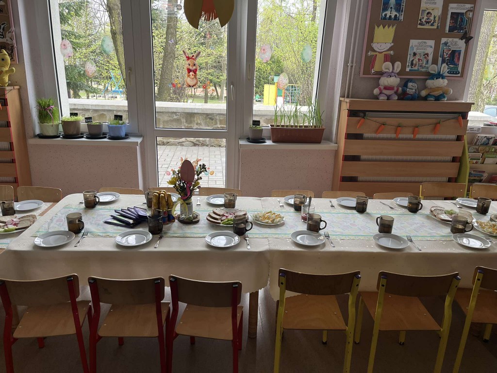 wielkanocna dekoracja stołu