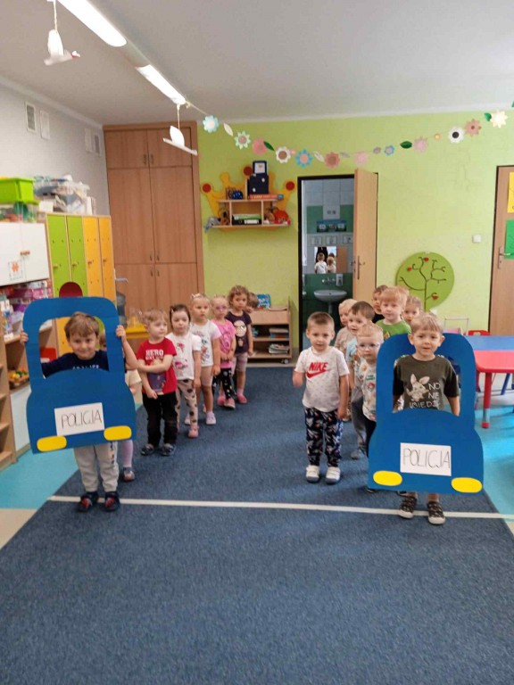 Wyścigi kartonowych radiowozów
