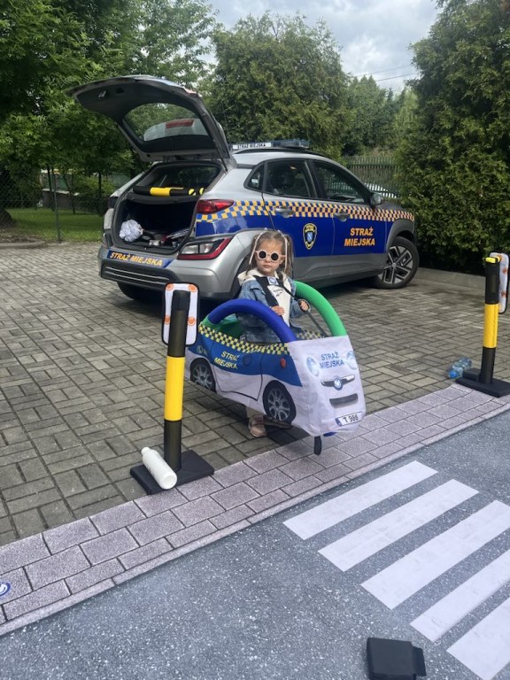 chłopiec jako pojazd uprzywilejowany