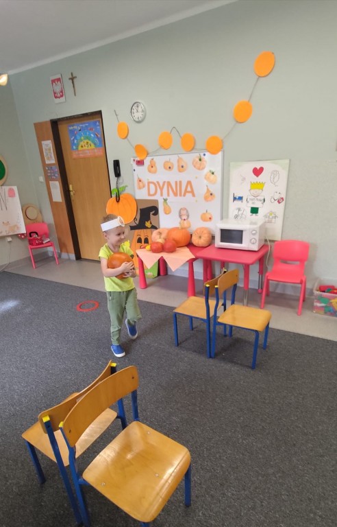 zabawa ruchowa z dynia