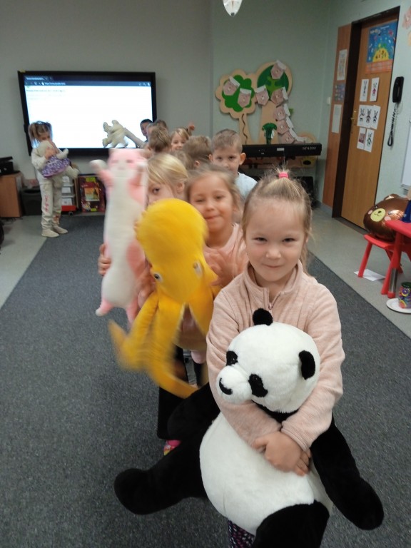 dzieci z okazji dnia misia