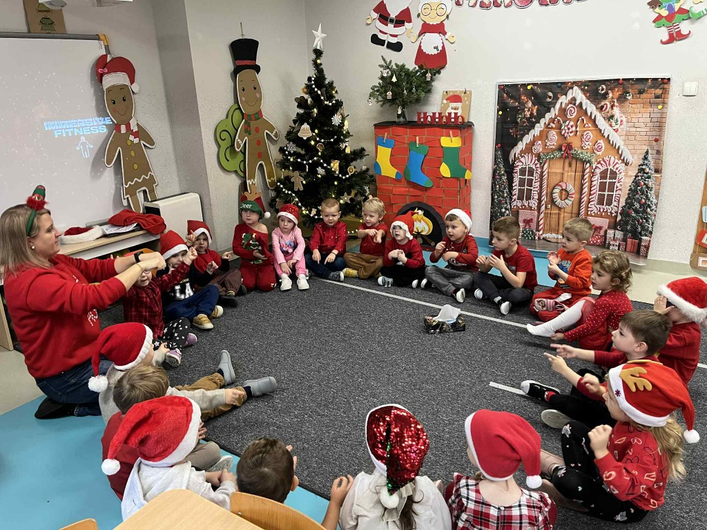 Mikołajkowa zabawa paluszkowa w kole