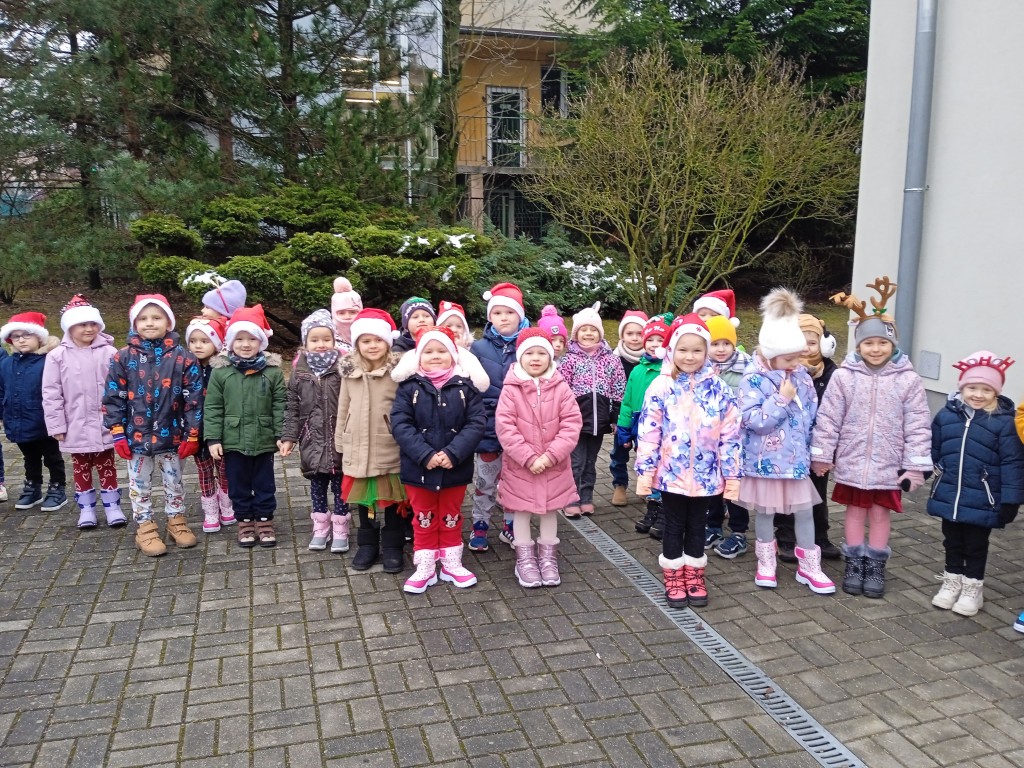 dzieci czekaja na mikolaja