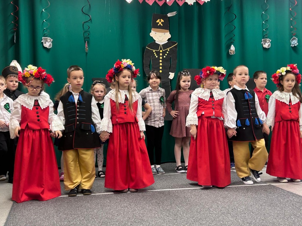 Występ dzieci dla górników 