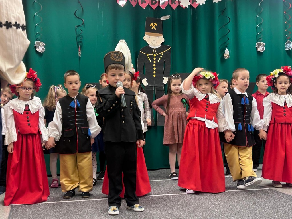 Występ dzieci dla górników 