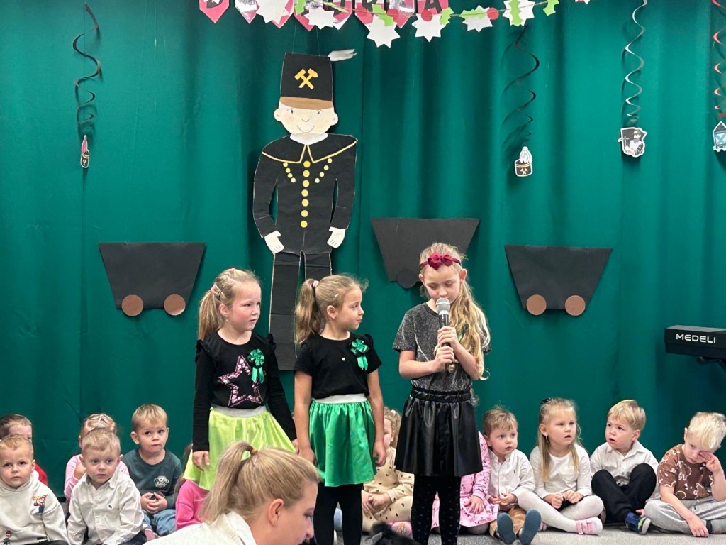 Występ dzieci dla górników 