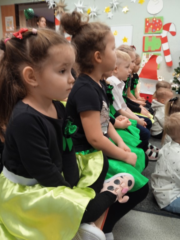 dzieci wystepuja dla gornikow