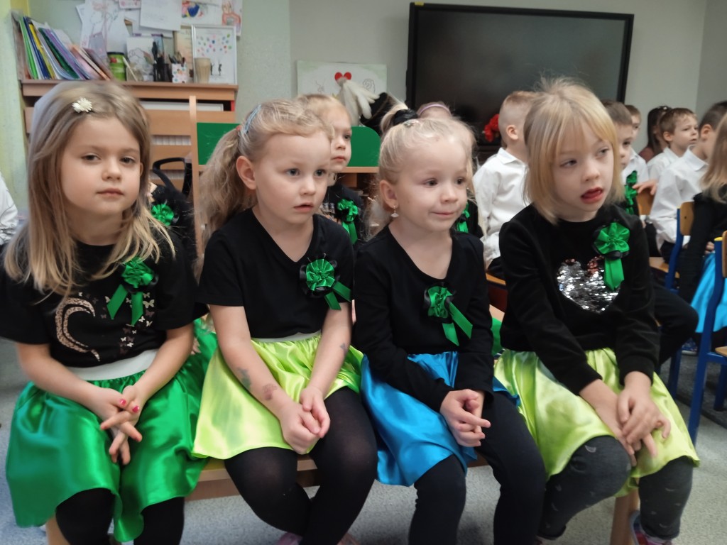 dzieci wystepuja dla gornikow