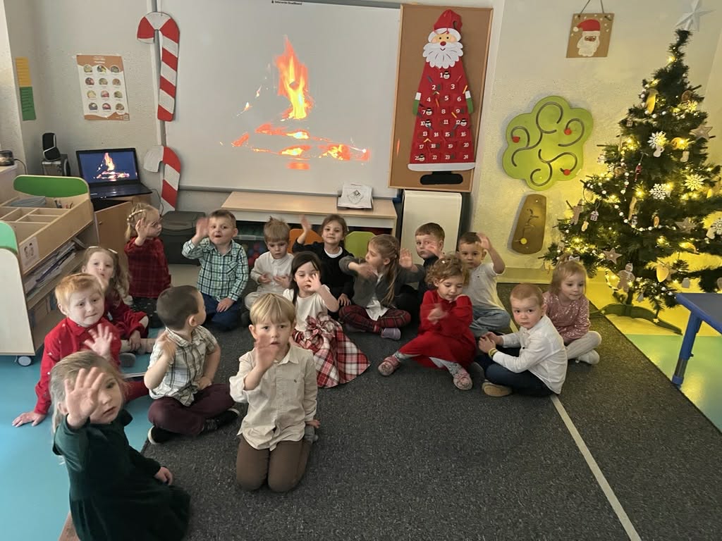 Zdjęcie zrobione przed wigilijką grupową