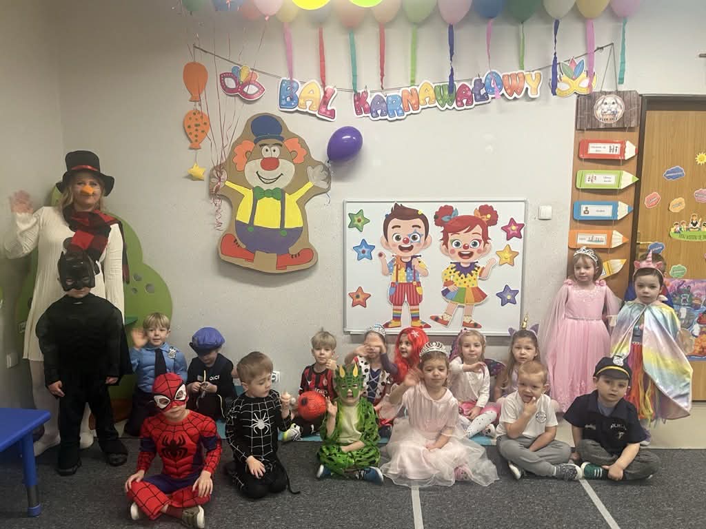 chłopiec przebrany za smoka